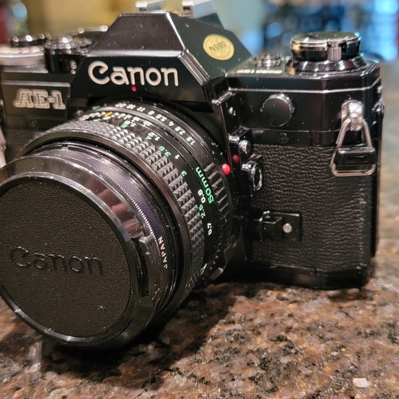 Black Canon AE1 + 50mm f/1.8or 2.0 Lens Manual Camera - Picture 6 of 13
